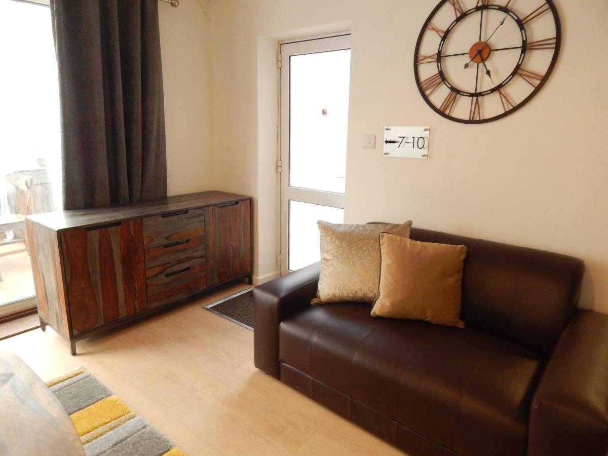 Modern, Well Located En-suite With Parking - Orbitat *