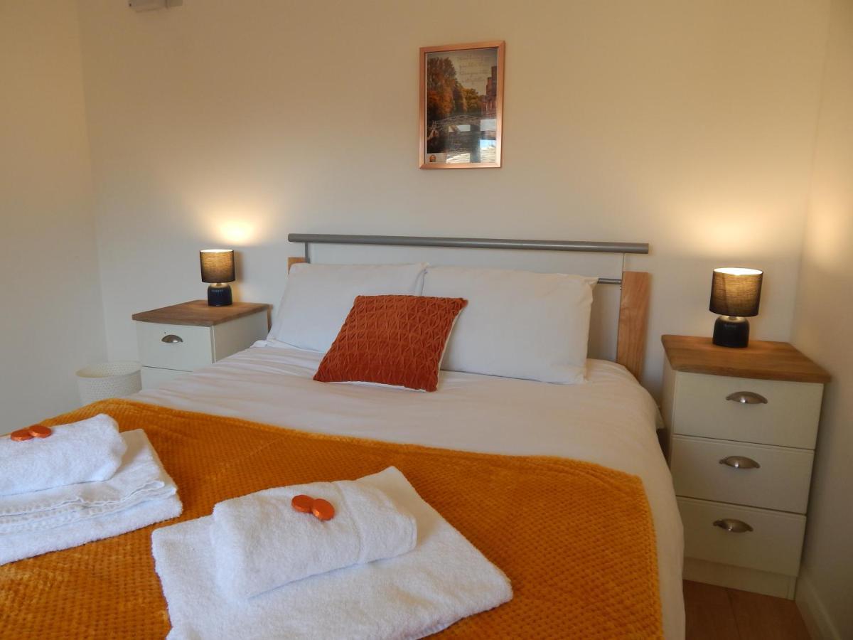 Modern, Well Located En-suite With Parking - Orbitat *