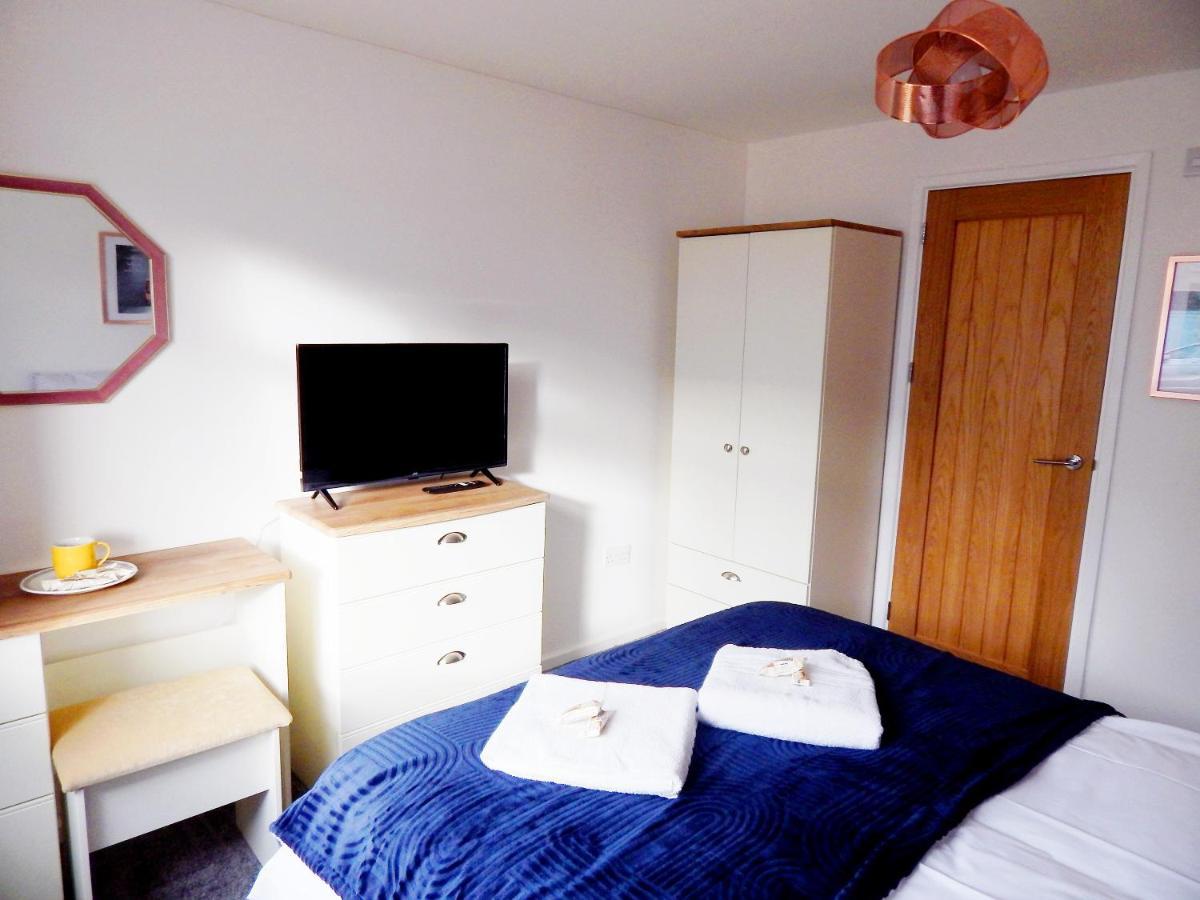 Modern, Well Located En-suite With Parking - Orbitat Wisma tamu *
