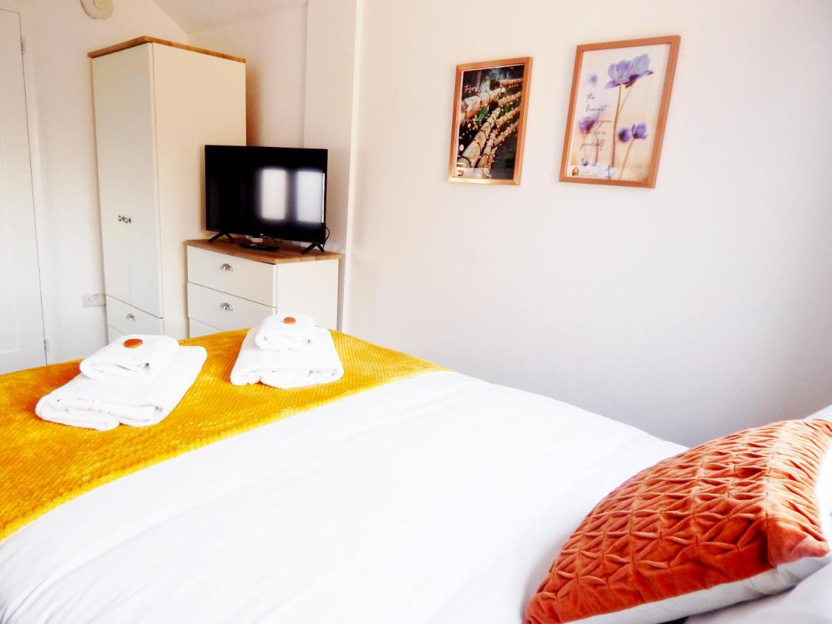 Modern, Well Located En-suite With Parking - Orbitat Wisma tamu *