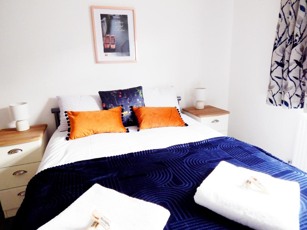 Modern, Well Located En-suite With Parking - Orbitat Wisma tamu *