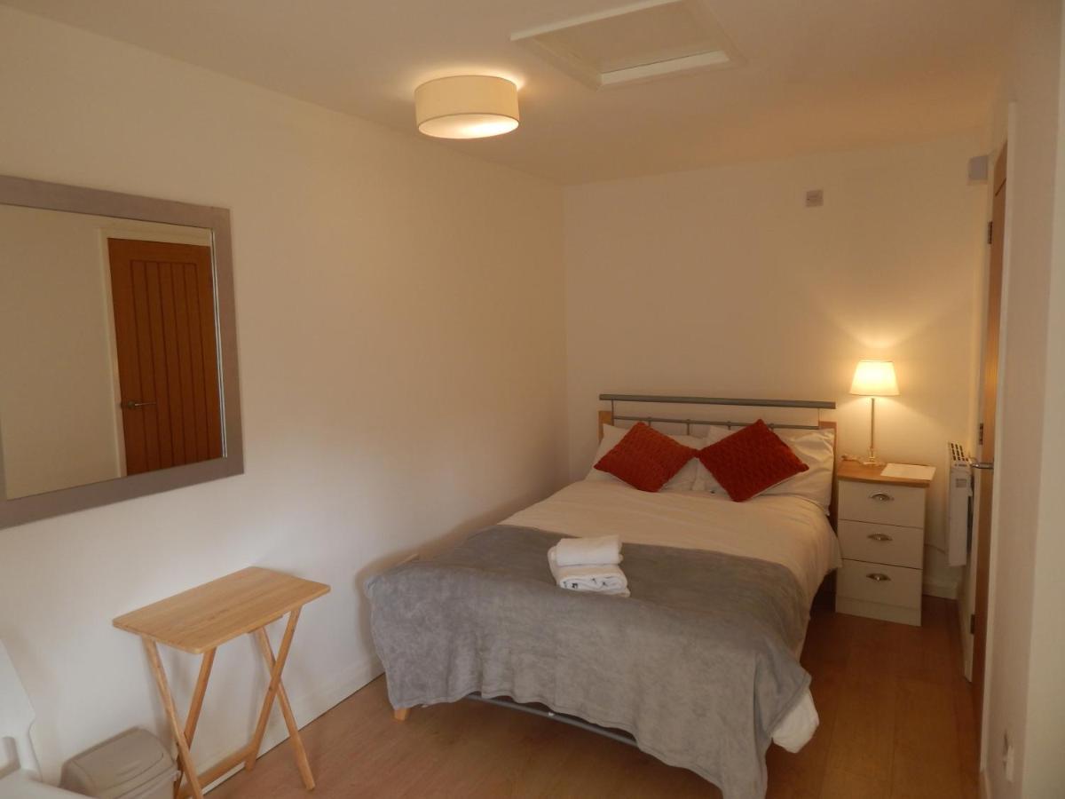 Modern, Well Located En-suite With Parking - Orbitat