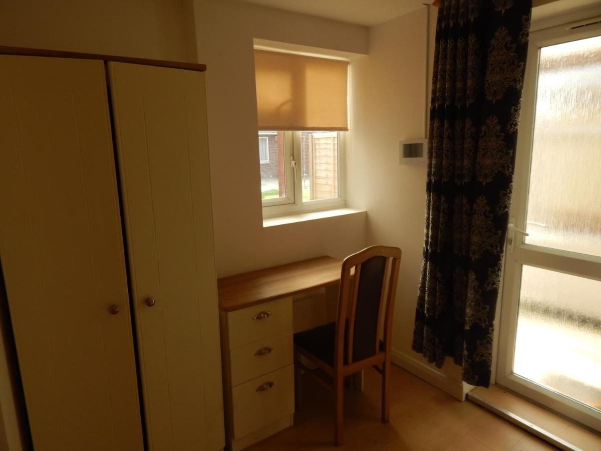 Modern, Well Located En-suite With Parking - Orbitat Wisma tamu